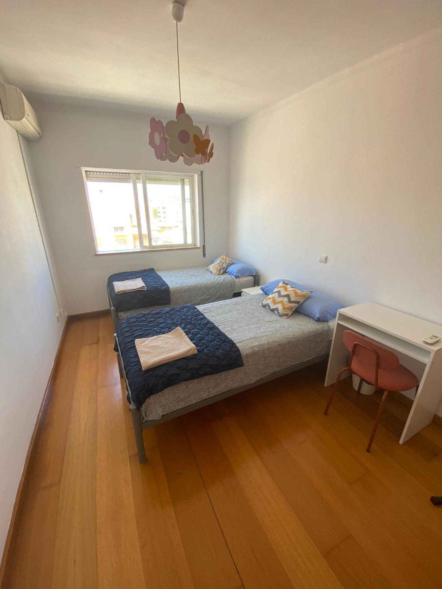 Wakeup Triplex House Hostel Faro Exterior photo